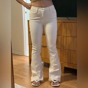 MOTHER Weekender White Jeans